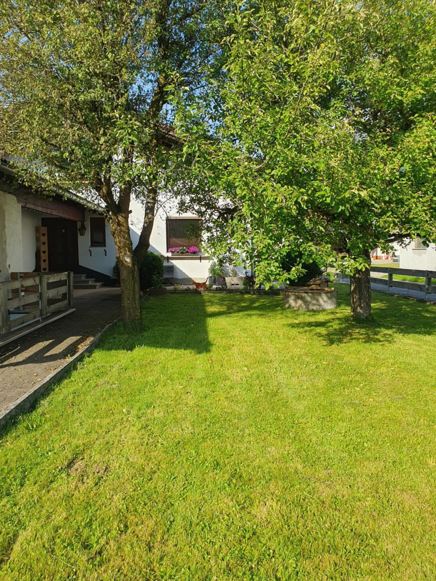 Lechufer, 80M2, Haushaelfte Mit Privatem Eingang, Kaminofen, Terrasse, Garten Pinswang Exterior photo